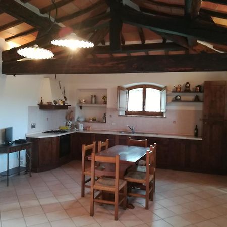 Agriturismo Piandimaggio ปีเอนซา ภายนอก รูปภาพ