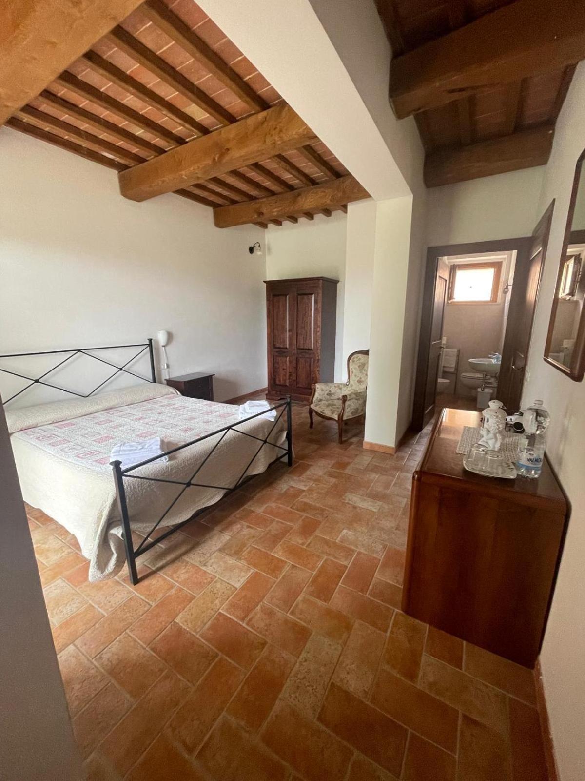 Agriturismo Piandimaggio ปีเอนซา ภายนอก รูปภาพ