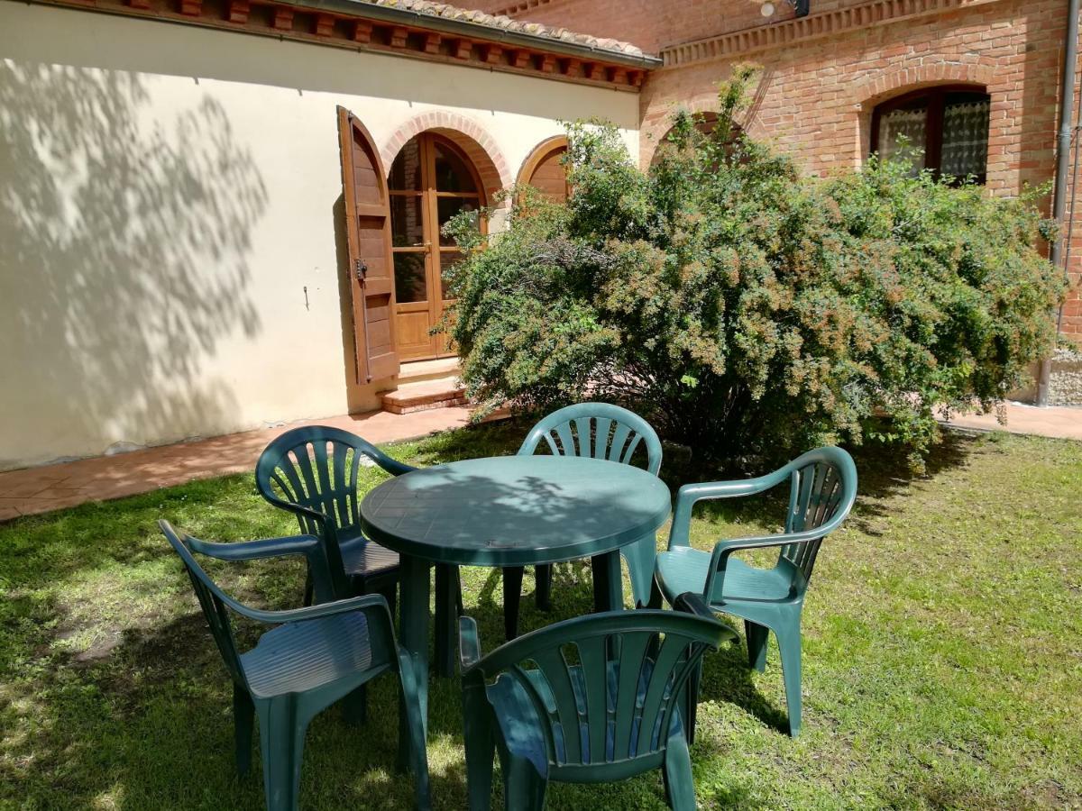 Agriturismo Piandimaggio ปีเอนซา ภายนอก รูปภาพ