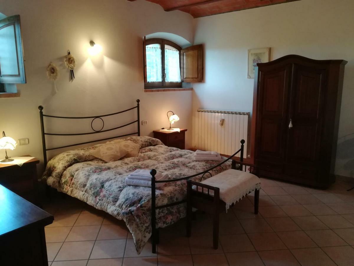 Agriturismo Piandimaggio ปีเอนซา ภายนอก รูปภาพ